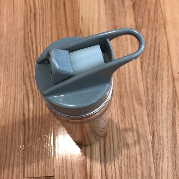 Francesca’s I SHINE 18OZ WATER BOTTLE GOLD - Picture 5 of 8